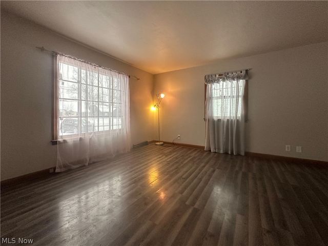 1575 Maplewood Street NE, Warren, OH 44483