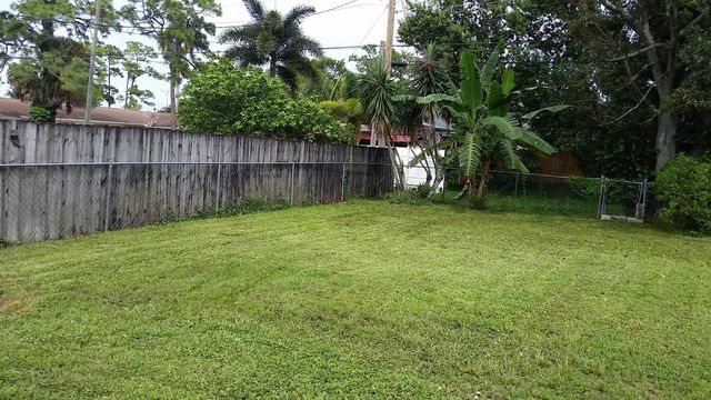 460 Fleming Avenue, Lake Worth, FL 33467