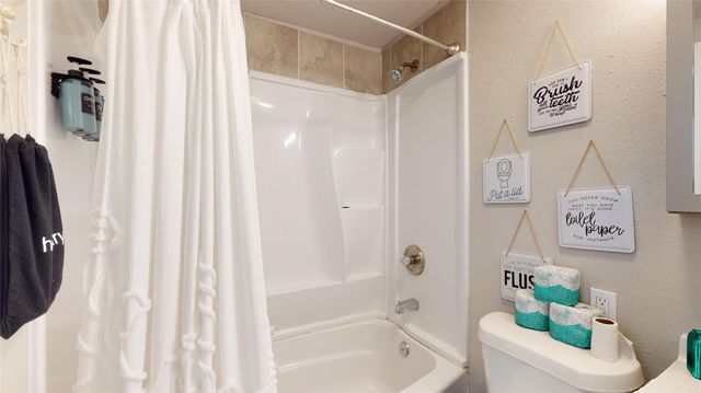 4507 W Bayshore Drive, Bacliff, TX 77518