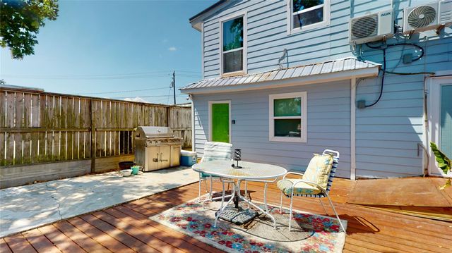 4507 W Bayshore Drive, Bacliff, TX 77518