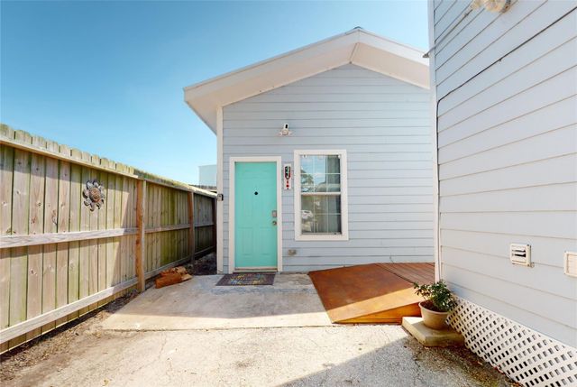 4507 W Bayshore Drive, Bacliff, TX 77518