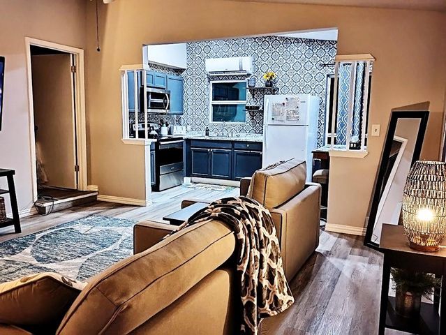 4507 W Bayshore Drive, Bacliff, TX 77518