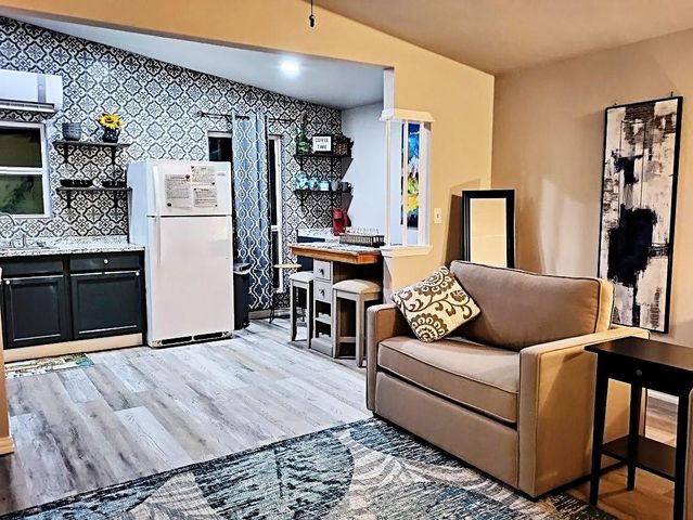 4507 W Bayshore Drive, Bacliff, TX 77518