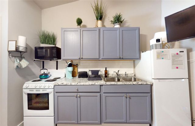 4507 W Bayshore Drive, Bacliff, TX 77518