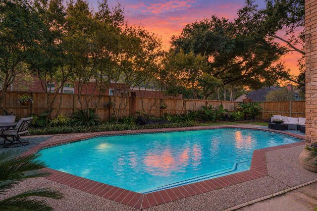 11823 Parkriver Drive, Houston, TX 77070
