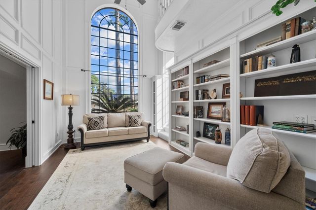 11823 Parkriver Drive, Houston, TX 77070