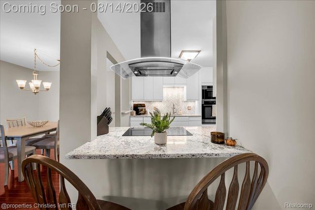 242 Barrington Circle, Orion Charter Township, MI 48360