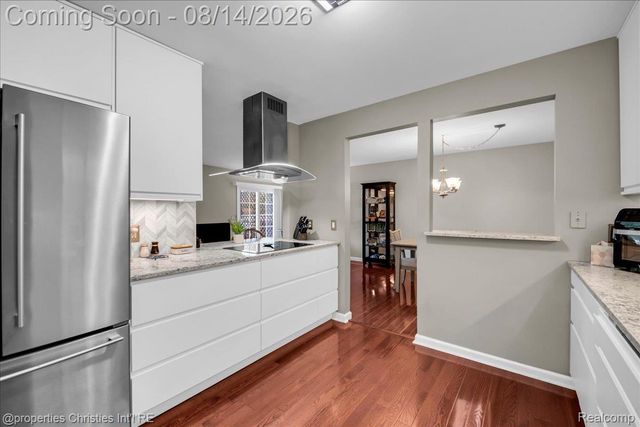 242 Barrington Circle, Orion Charter Township, MI 48360