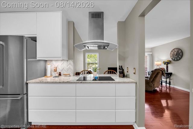 242 Barrington Circle, Orion Charter Township, MI 48360