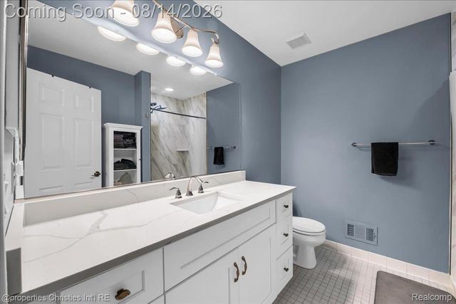 242 Barrington Circle, Orion Charter Township, MI 48360