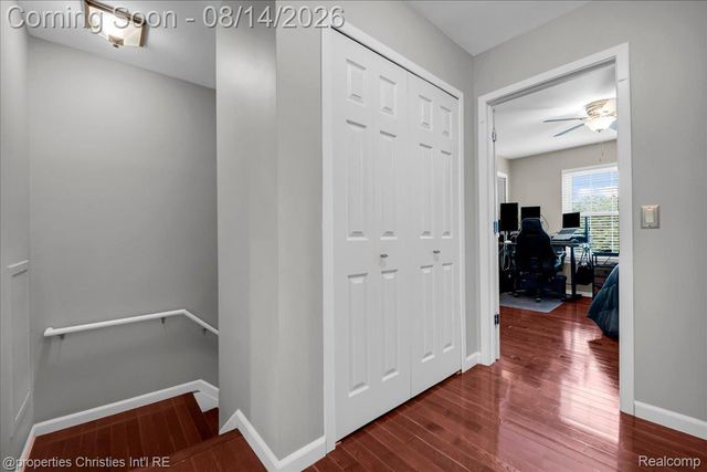 242 Barrington Circle, Orion Charter Township, MI 48360