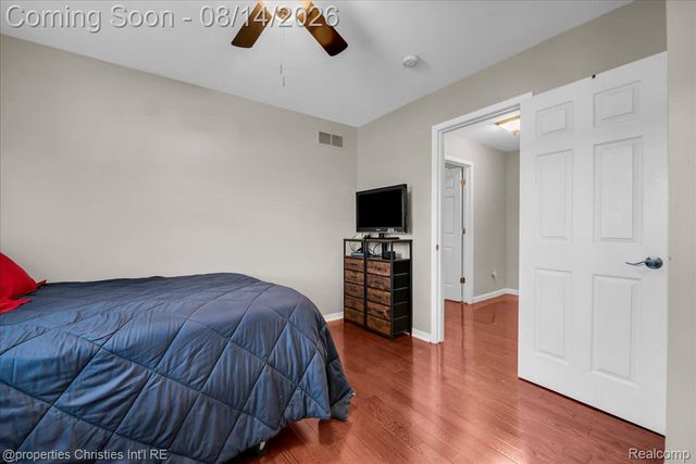 242 Barrington Circle, Orion Charter Township, MI 48360