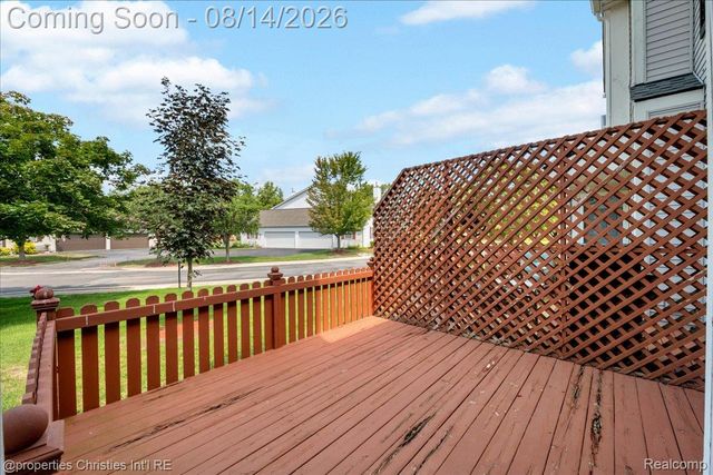 242 Barrington Circle, Orion Charter Township, MI 48360