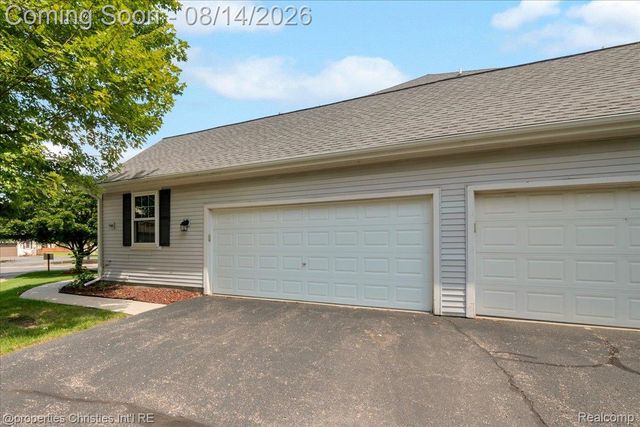242 Barrington Circle, Orion Charter Township, MI 48360