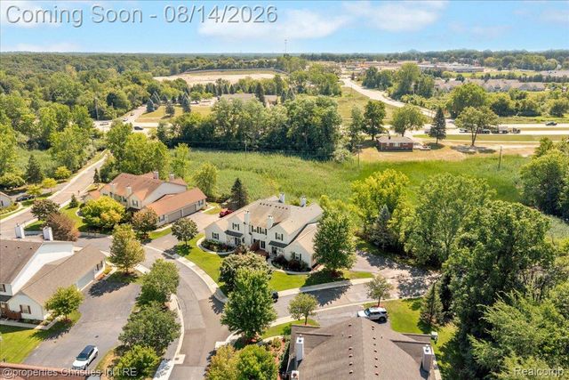 242 Barrington Circle, Orion Charter Township, MI 48360