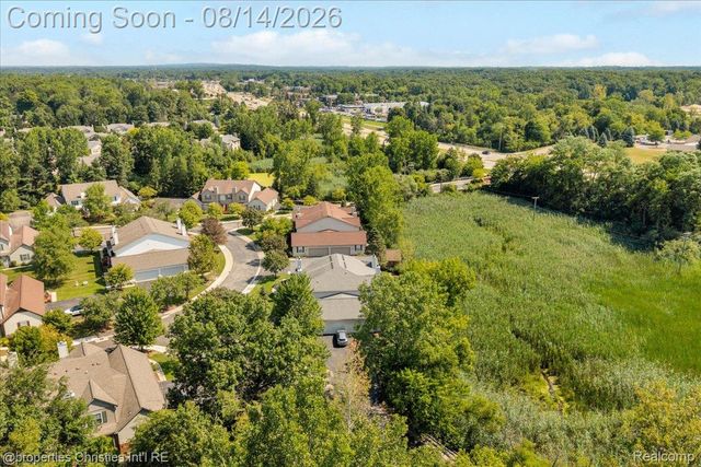 242 Barrington Circle, Orion Charter Township, MI 48360