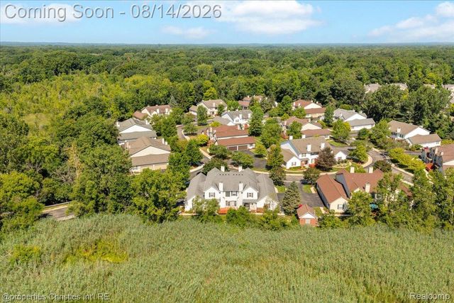 242 Barrington Circle, Orion Charter Township, MI 48360
