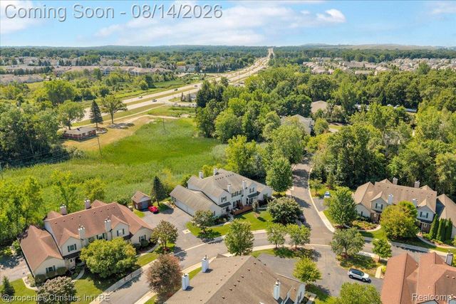 242 Barrington Circle, Orion Charter Township, MI 48360