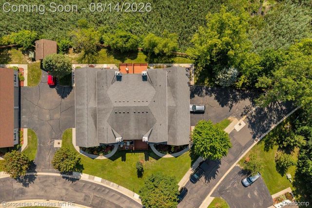 242 Barrington Circle, Orion Charter Township, MI 48360