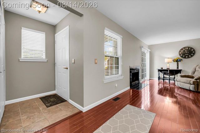 242 Barrington Circle, Orion Charter Township, MI 48360