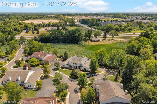 242 Barrington Circle, Orion Charter Township, MI 48360