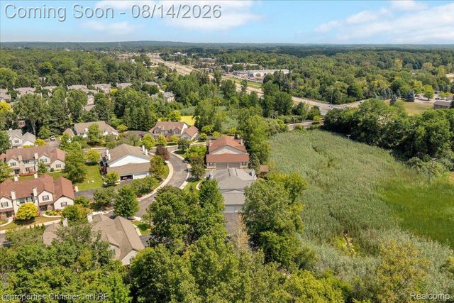 242 Barrington Circle, Orion Charter Township, MI 48360