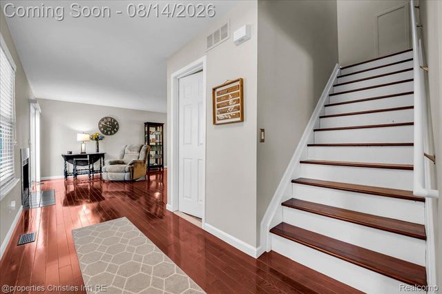 242 Barrington Circle, Orion Charter Township, MI 48360