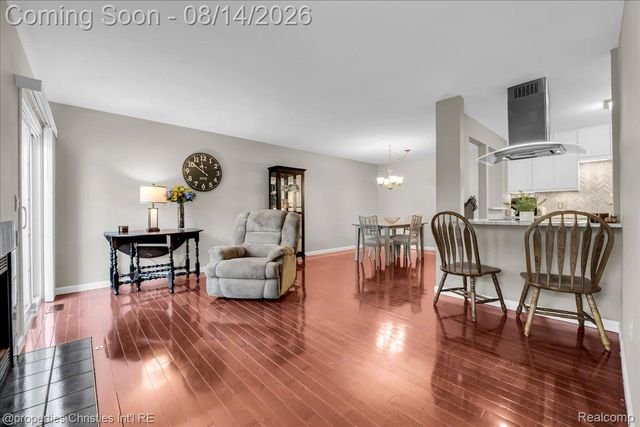 242 Barrington Circle, Orion Charter Township, MI 48360