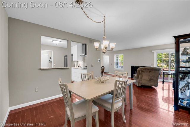 242 Barrington Circle, Orion Charter Township, MI 48360
