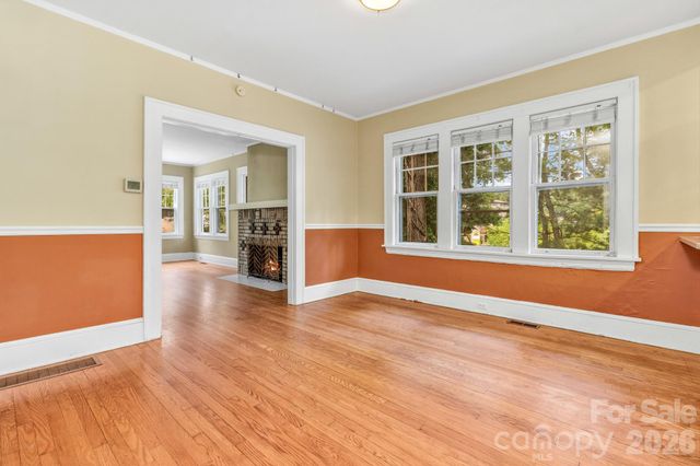 22 Fenner Avenue, Asheville, NC 28804