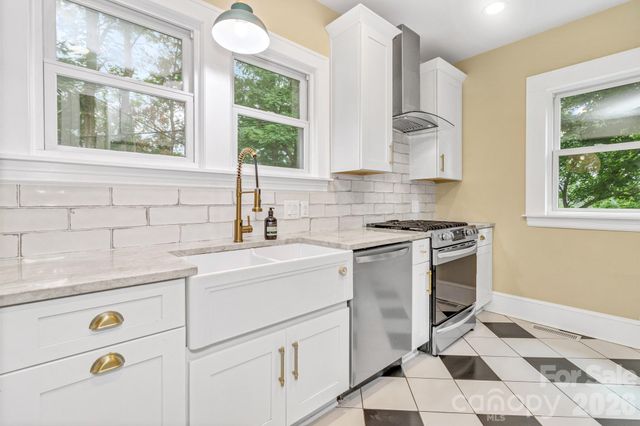 22 Fenner Avenue, Asheville, NC 28804
