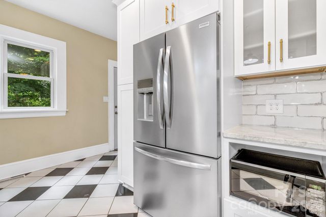 22 Fenner Avenue, Asheville, NC 28804