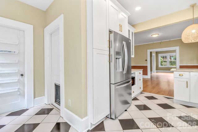 22 Fenner Avenue, Asheville, NC 28804