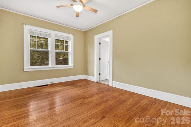 22 Fenner Avenue, Asheville, NC 28804