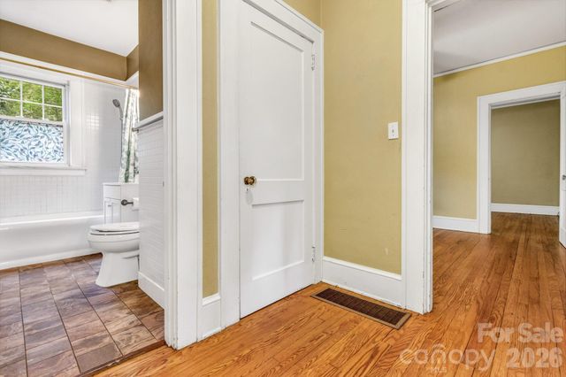 22 Fenner Avenue, Asheville, NC 28804