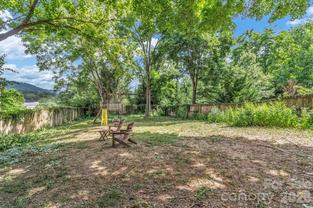 22 Fenner Avenue, Asheville, NC 28804
