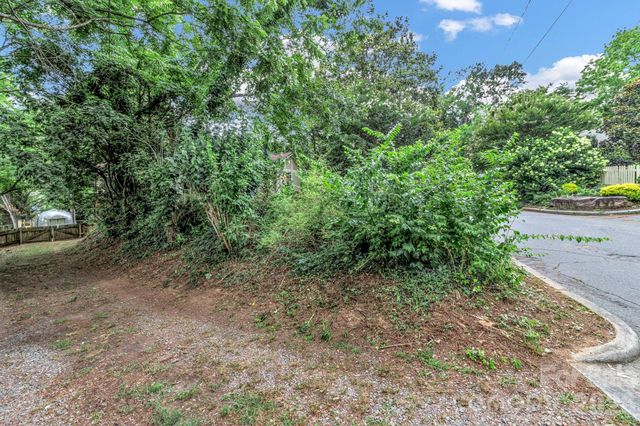22 Fenner Avenue, Asheville, NC 28804