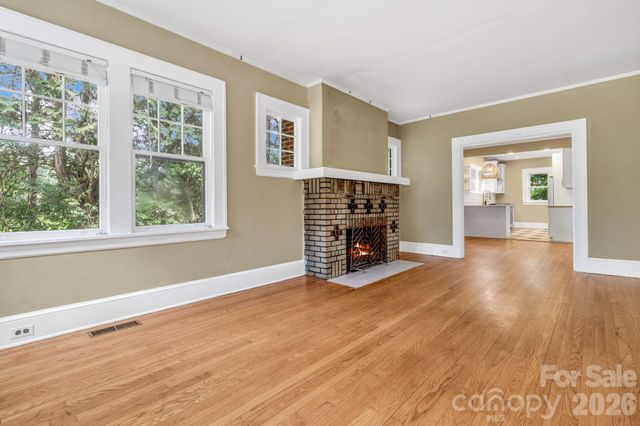 22 Fenner Avenue, Asheville, NC 28804