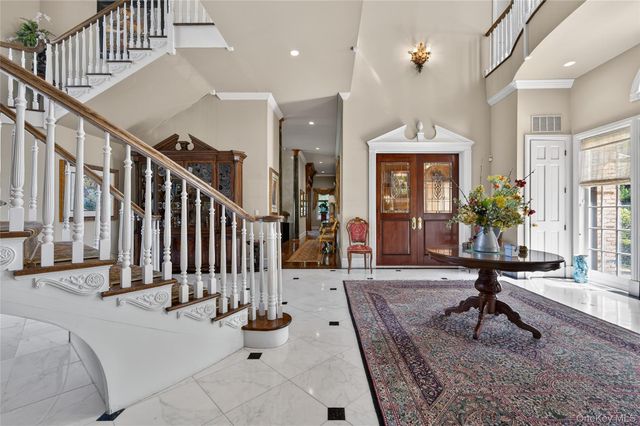 195 Feeks Lane, Locust Valley, NY 11560