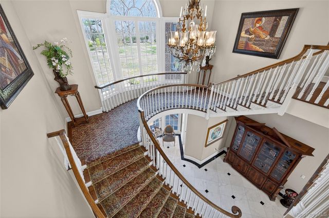 195 Feeks Lane, Locust Valley, NY 11560