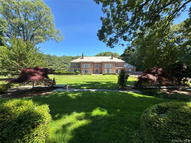 195 Feeks Lane, Locust Valley, NY 11560