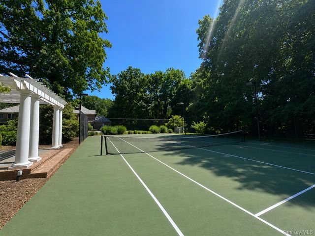 195 Feeks Lane, Locust Valley, NY 11560