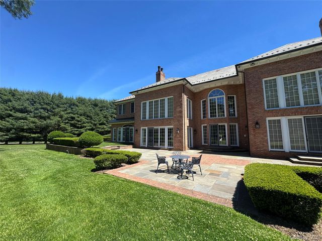 195 Feeks Lane, Locust Valley, NY 11560