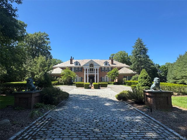 195 Feeks Lane, Locust Valley, NY 11560