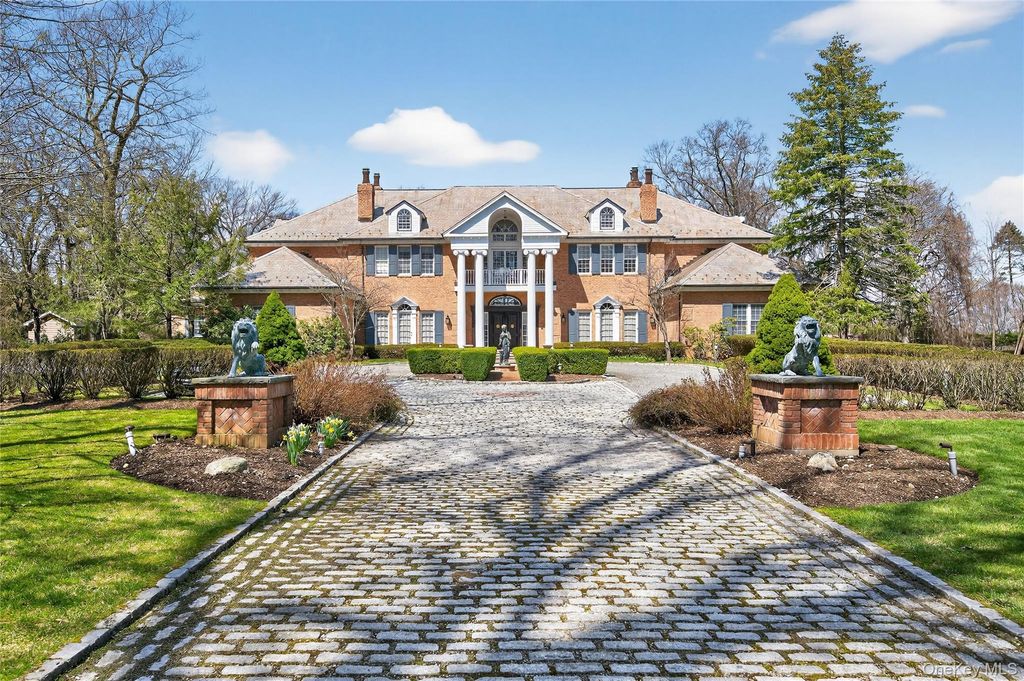 195 Feeks Lane, Locust Valley, NY 11560
