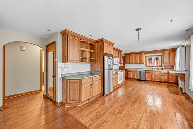 1278 Ashton Rd, Sharon, PA 16146