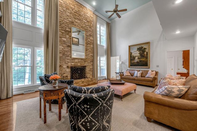 2385 The Woods Lane, Lexington, KY 40502