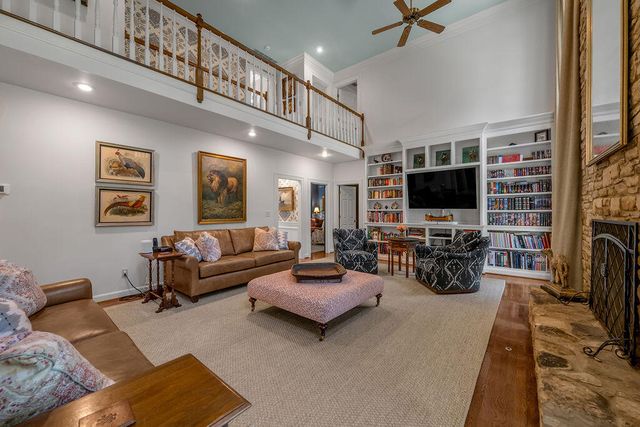 2385 The Woods Lane, Lexington, KY 40502