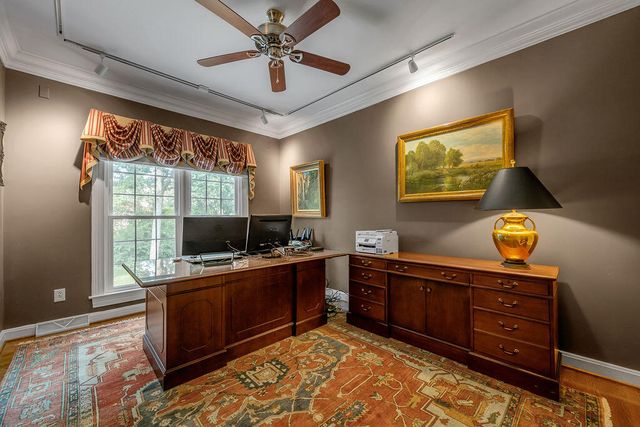 2385 The Woods Lane, Lexington, KY 40502