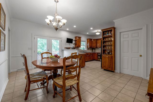 2385 The Woods Lane, Lexington, KY 40502